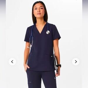 Casma Three-Pocket Scrub Top